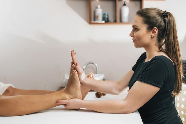How Can Reflexology Aid in Managing Pregnancy-Related Foot Pain in the UK?