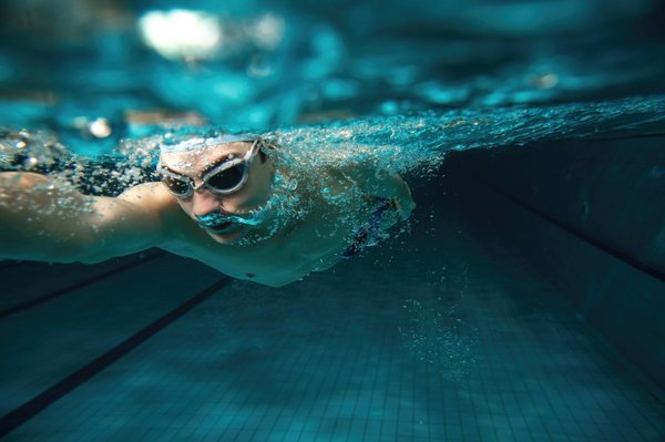 Can Regular Swimming Improve Respiratory Health in UK Asthma Patients?